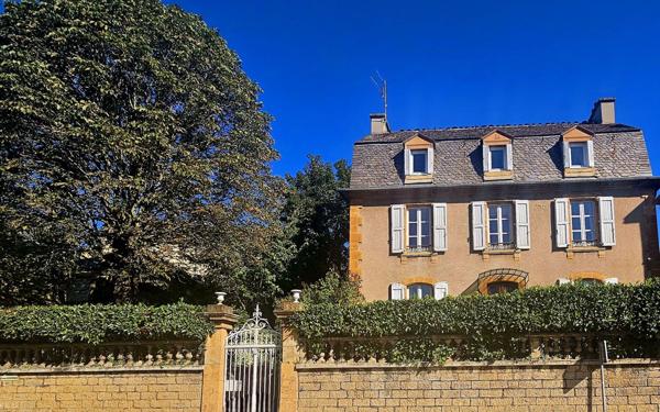 Maison à vendre    11 pièces •  Mende