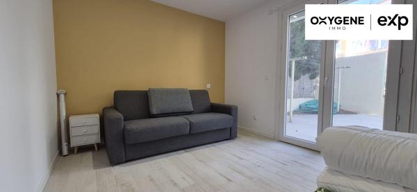SAINT-ESTÈVE – Bel appartement en rez-de-chaussée entièrement rénové avec extérieurs