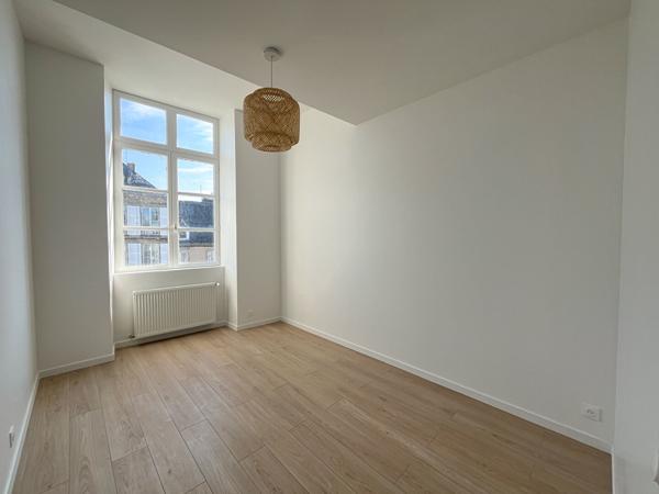 Appartement T4 entièrement rénové - CENTRE VILLE