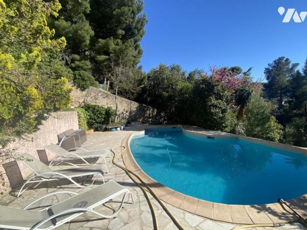 MAISON T4/5 AVEC VUE MER, PISCINE, GARAGE ET ATELIER SUR 2185 M² DE TERRAIN EN RESTANQUES