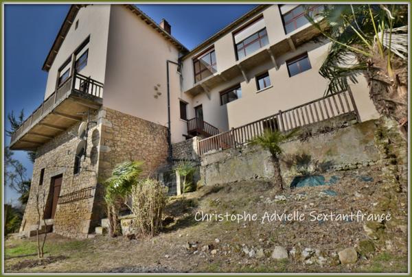 Bergerac 30 MN, dans un des plus beaux villages de France, maison avec 3 appartements sur 2 niveaux,jardin,  vue panoramique