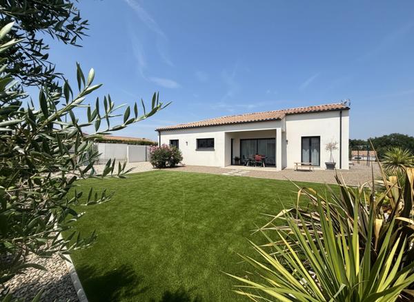 Proche CARCASSONNE, Maison contemporain de plain pied avec garage