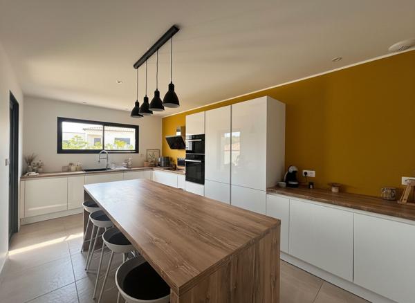 Proche CARCASSONNE, Maison contemporain de plain pied avec garage