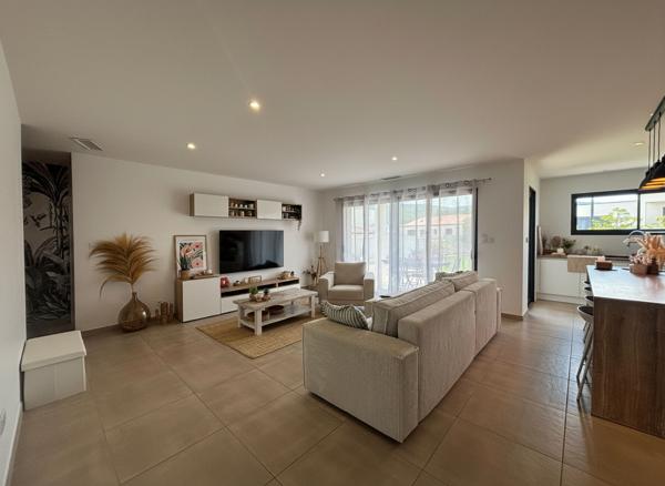 Proche CARCASSONNE, Maison contemporain de plain pied avec garage