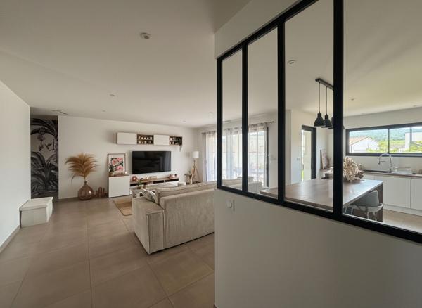 Proche CARCASSONNE, Maison contemporain de plain pied avec garage