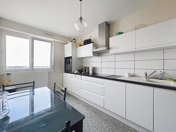 Appartement à louer La Roche Sur Yon : 5 pièces, 107m² avec 3 chambre(s) à 990€ - AJP Immobilier La Roche-sur-Yon
