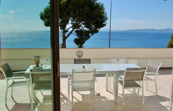 VILLA SAINT RAPHAEL ATYPIQUE FACE MER- VUE PANORAMIQUE - COUP DE COEUR