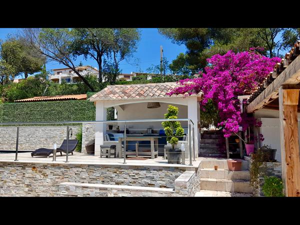 VILLA SAINT RAPHAEL ATYPIQUE FACE MER- VUE PANORAMIQUE - COUP DE COEUR