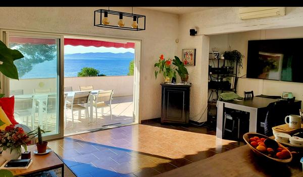 VILLA SAINT RAPHAEL ATYPIQUE FACE MER- VUE PANORAMIQUE - COUP DE COEUR