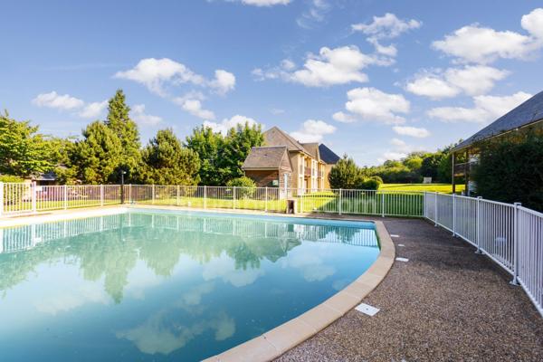 Proximité immédiate de Honfleur - Charmant T1 Bis – 22.15 m2 - Plain pied - Terrasse - Parking - Résidence avec piscine