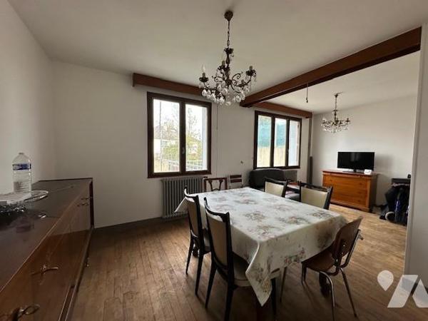 Pavillon de type 5 pièces, édifiées sur un terrain de 401 m²