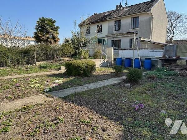 Pavillon de type 5 pièces, édifiées sur un terrain de 401 m²