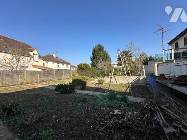 Pavillon de type 5 pièces, édifiées sur un terrain de 401 m²
