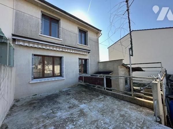 Pavillon de type 5 pièces, édifiées sur un terrain de 401 m²