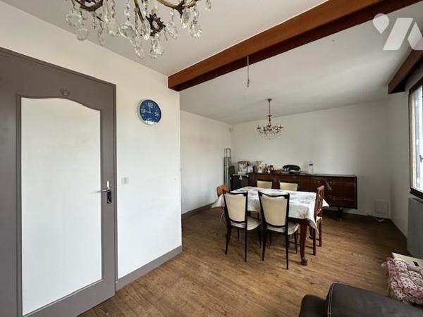 Pavillon de type 5 pièces, édifiées sur un terrain de 401 m²