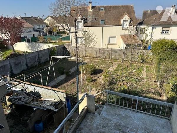 Pavillon de type 5 pièces, édifiées sur un terrain de 401 m²