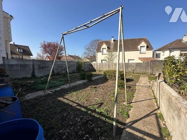 Pavillon de type 5 pièces, édifiées sur un terrain de 401 m²
