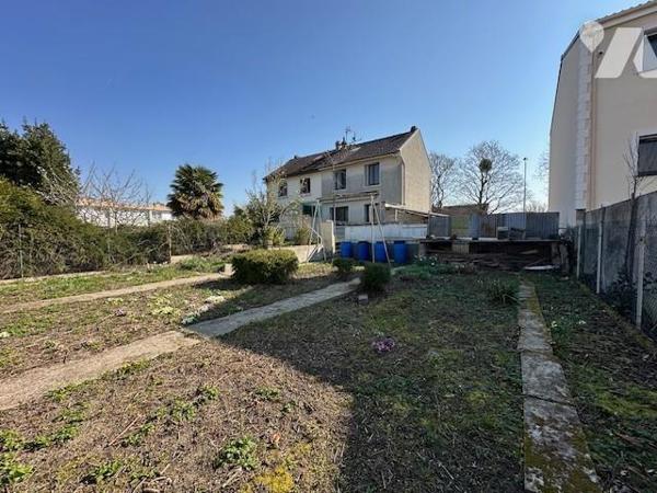 Pavillon de type 5 pièces, édifiées sur un terrain de 401 m²