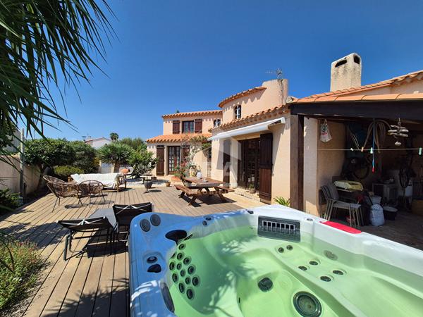 Maison 4 faces avec jacuzzi à vendre à Saint-Cyprien plage