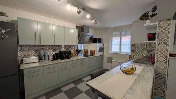 Charmante maison de village à vendre 5 pièces avec jardin à L'ISLE SUR SEREIN (89)