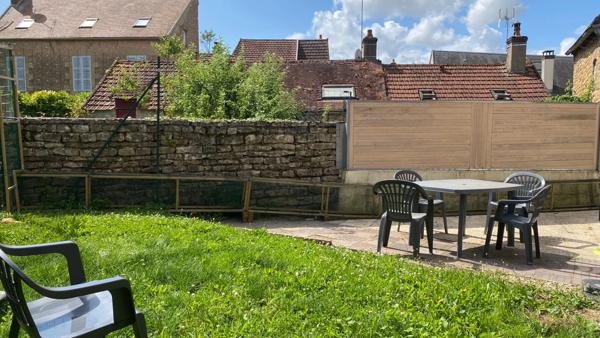 Charmante maison de village à vendre 5 pièces avec jardin à L'ISLE SUR SEREIN (89)