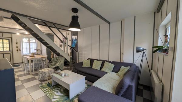 Charmante maison de village à vendre 5 pièces avec jardin à L'ISLE SUR SEREIN (89)