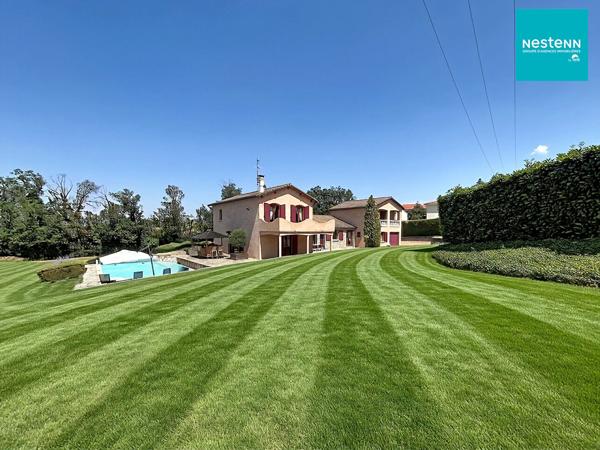 Maison familiale de 190 m2 / 3 Chambres 42170 SAINT-RAMBERT avec parc de 3789m2 et piscine