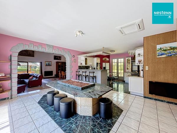 Maison familiale de 190 m2 / 3 Chambres 42170 SAINT-RAMBERT avec parc de 3789m2 et piscine