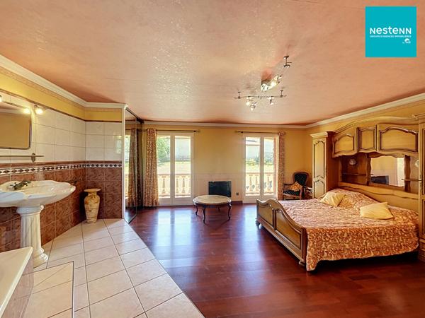 Maison familiale de 190 m2 / 3 Chambres 42170 SAINT-RAMBERT avec parc de 3789m2 et piscine