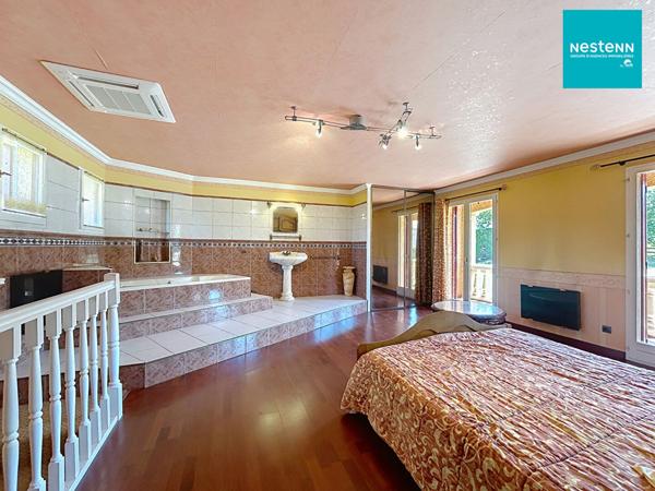 Maison familiale de 190 m2 / 3 Chambres 42170 SAINT-RAMBERT avec parc de 3789m2 et piscine