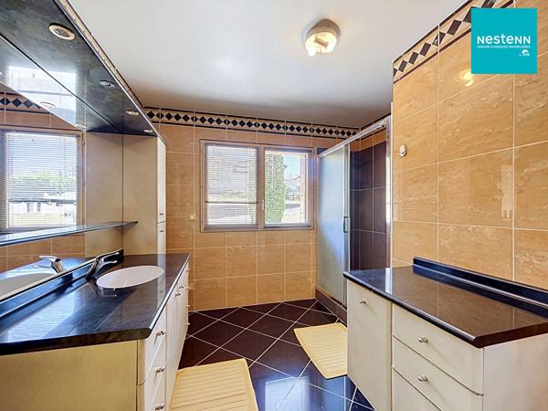 Maison familiale de 190 m2 / 3 Chambres 42170 SAINT-RAMBERT avec parc de 3789m2 et piscine