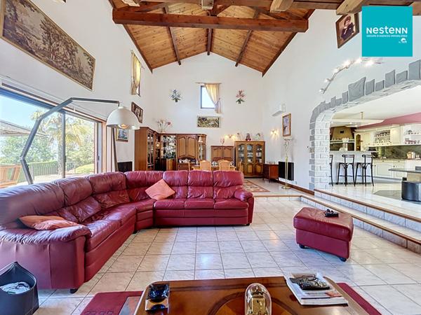 Maison familiale de 190 m2 / 3 Chambres 42170 SAINT-RAMBERT avec parc de 3789m2 et piscine