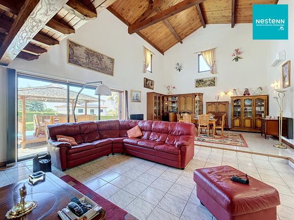 Maison familiale de 190 m2 / 3 Chambres 42170 SAINT-RAMBERT avec parc de 3789m2 et piscine