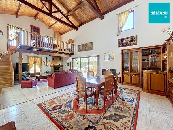 Maison familiale de 190 m2 / 3 Chambres 42170 SAINT-RAMBERT avec parc de 3789m2 et piscine