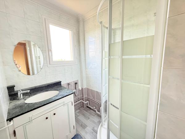 Appartement 4 pièces à vendre à Conflans-Sainte-Honorine - Réf. 8182 178 500 € **  - Référence  8183