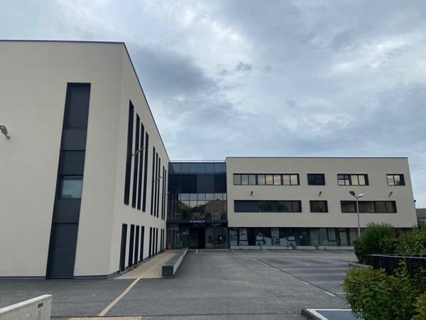 Local professionnel de 37 M² avec salle d'attente partagée à Yssingeaux