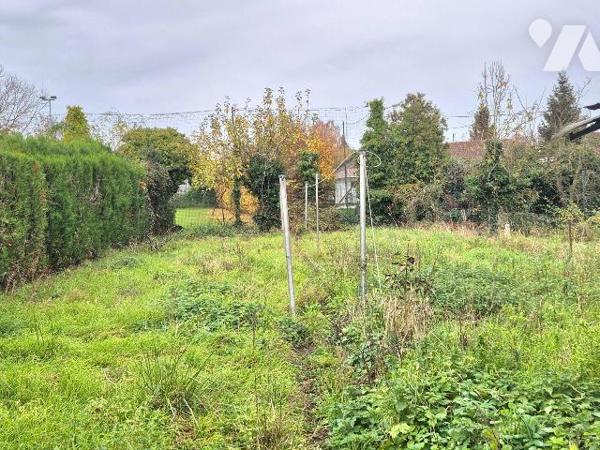 Merville centre, Charmant plain pied de 75 m² habitables à rénover intégralement.

Ce plain p...