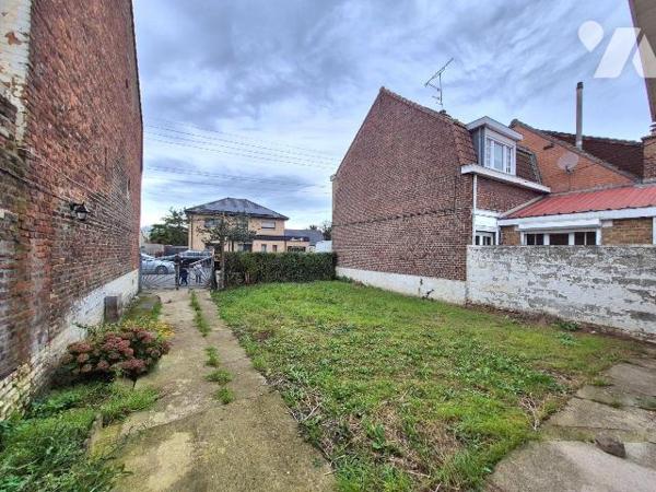 Merville centre, Charmant plain pied de 75 m² habitables à rénover intégralement.

Ce plain p...