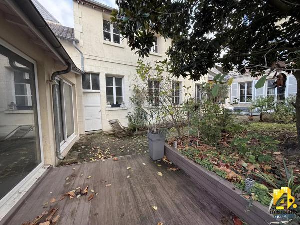 Maison - 17 pièces - 590 m²