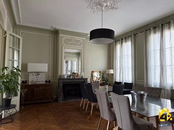 Maison - 17 pièces - 590 m²