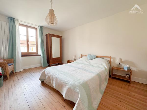 Saint-Jean-de-Gonville (01630) Maison 10 Pièces 429 m2