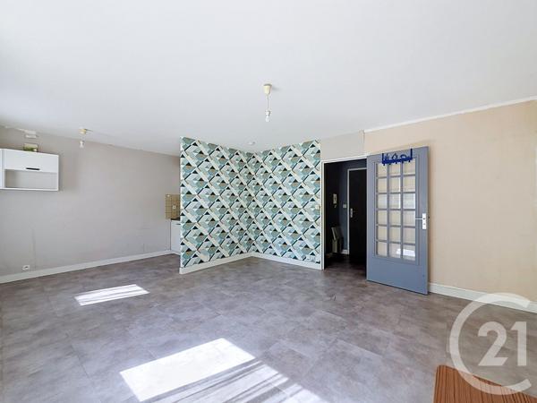 Appartement F1 à vendre  1 pièce - 32,70 m 2   GUERET  - 23