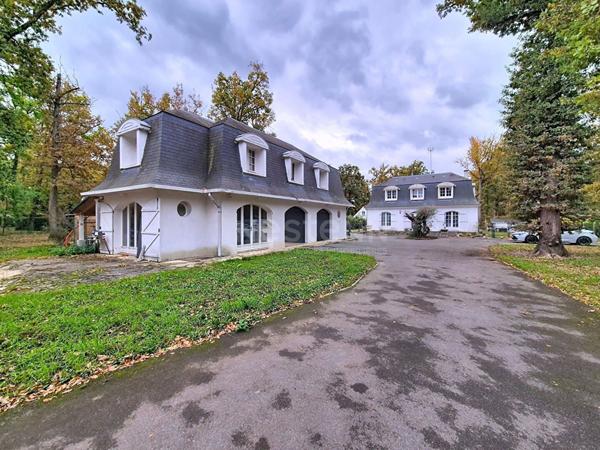 Maison Lamorlaye 5 pièce(s) environ 200M² + dépendances