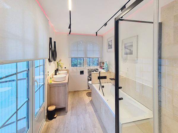 Maison Lamorlaye 5 pièce(s) environ 200M² + dépendances