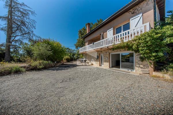 Maison familiale face aux champs