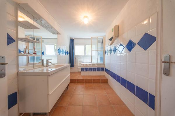 Maison familiale face aux champs