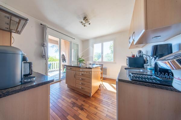 Maison familiale face aux champs