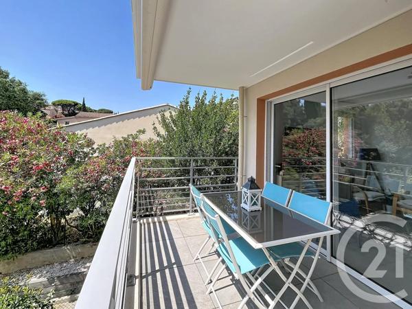 Appartement T3 à vendre  3 pièces - 63,49 m 2   LE LAVANDOU  - 83