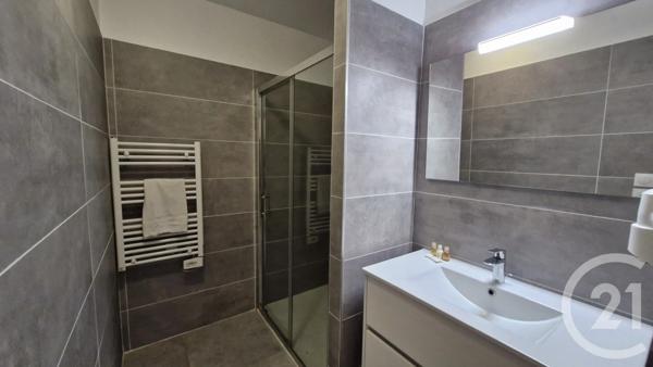 Appartement T3 à vendre  3 pièces - 63,49 m 2   LE LAVANDOU  - 83