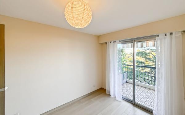Appartement à vendre    3 pièces • 49 m2 Nice